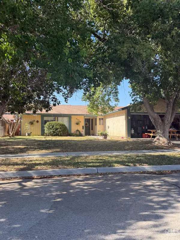 8624 MCKINNON AVENUE, Bakersfield, CA 93306