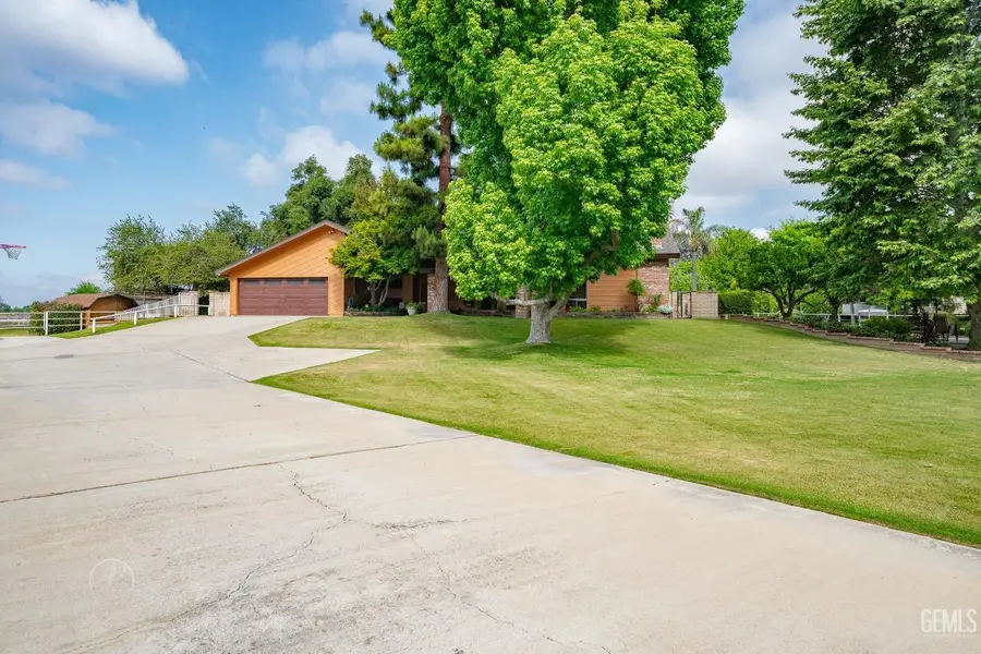 5001 FALLGATTER STREET, Bakersfield, CA 93308 - #2