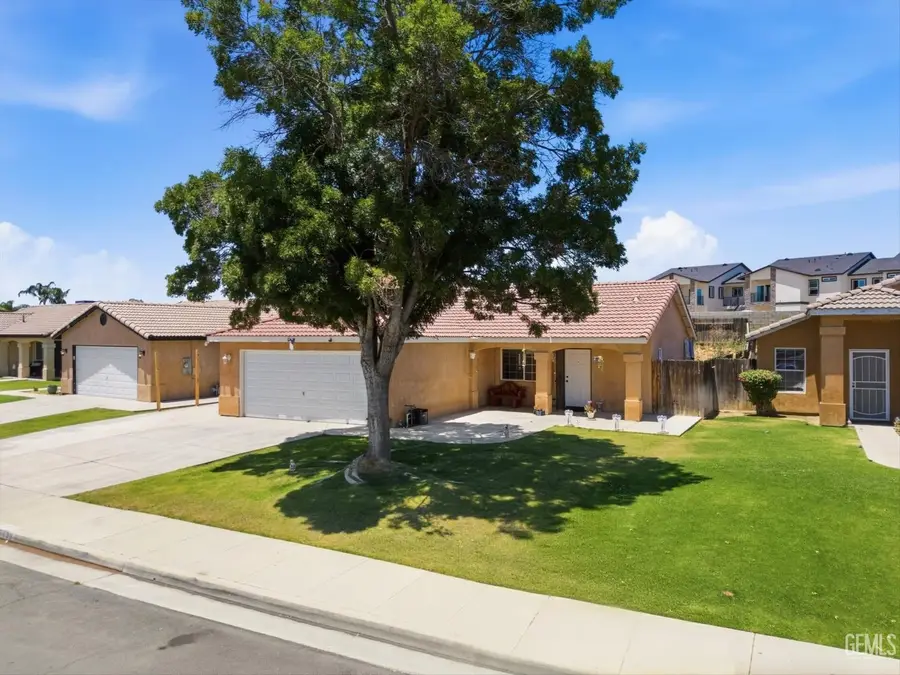 128 W PILOT AVENUE, Bakersfield, CA 93308 - #2