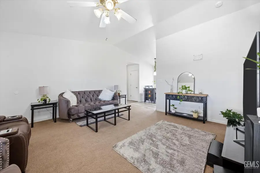 128 W PILOT AVENUE, Bakersfield, CA 93308 - #3