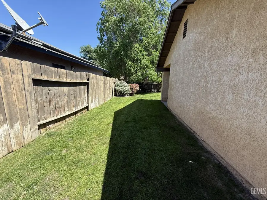 3600 FIESTA AVENUE, Bakersfield, CA 93313 - #3
