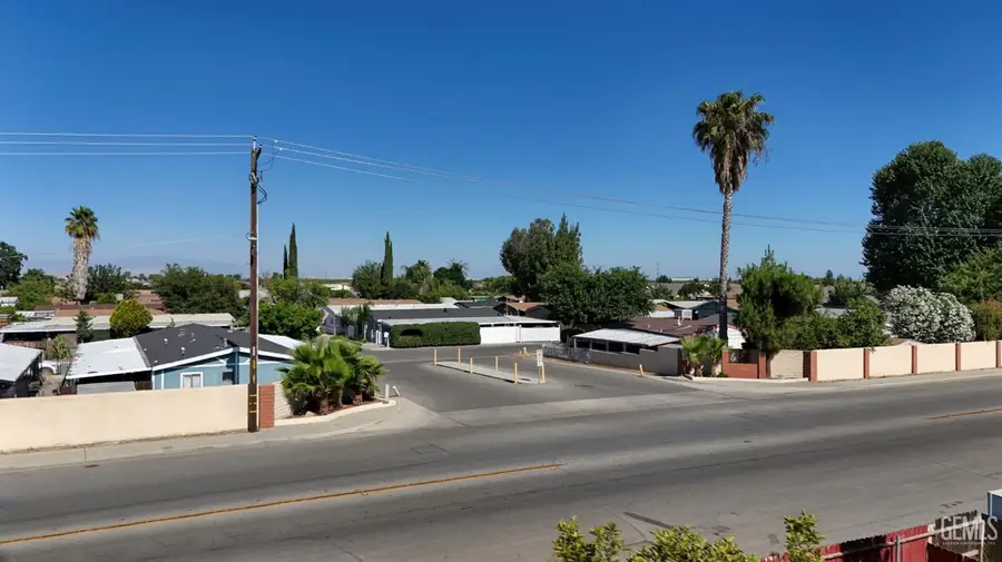 700 S SHAFTER AVE #31, Shafter, CA 93263 - #3
