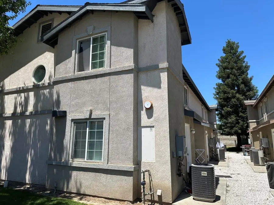 600 HOSKING AVENUE, Bakersfield, CA 93307 - #2