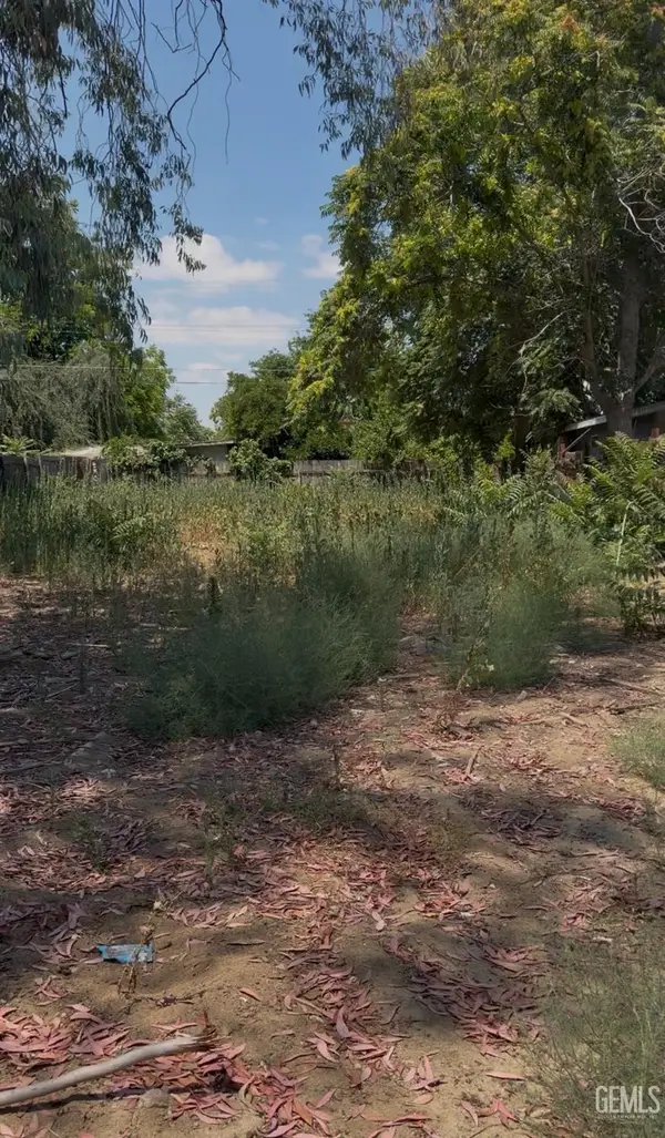 8122 HALLELUIAH STREET, Bakersfield, CA 93307