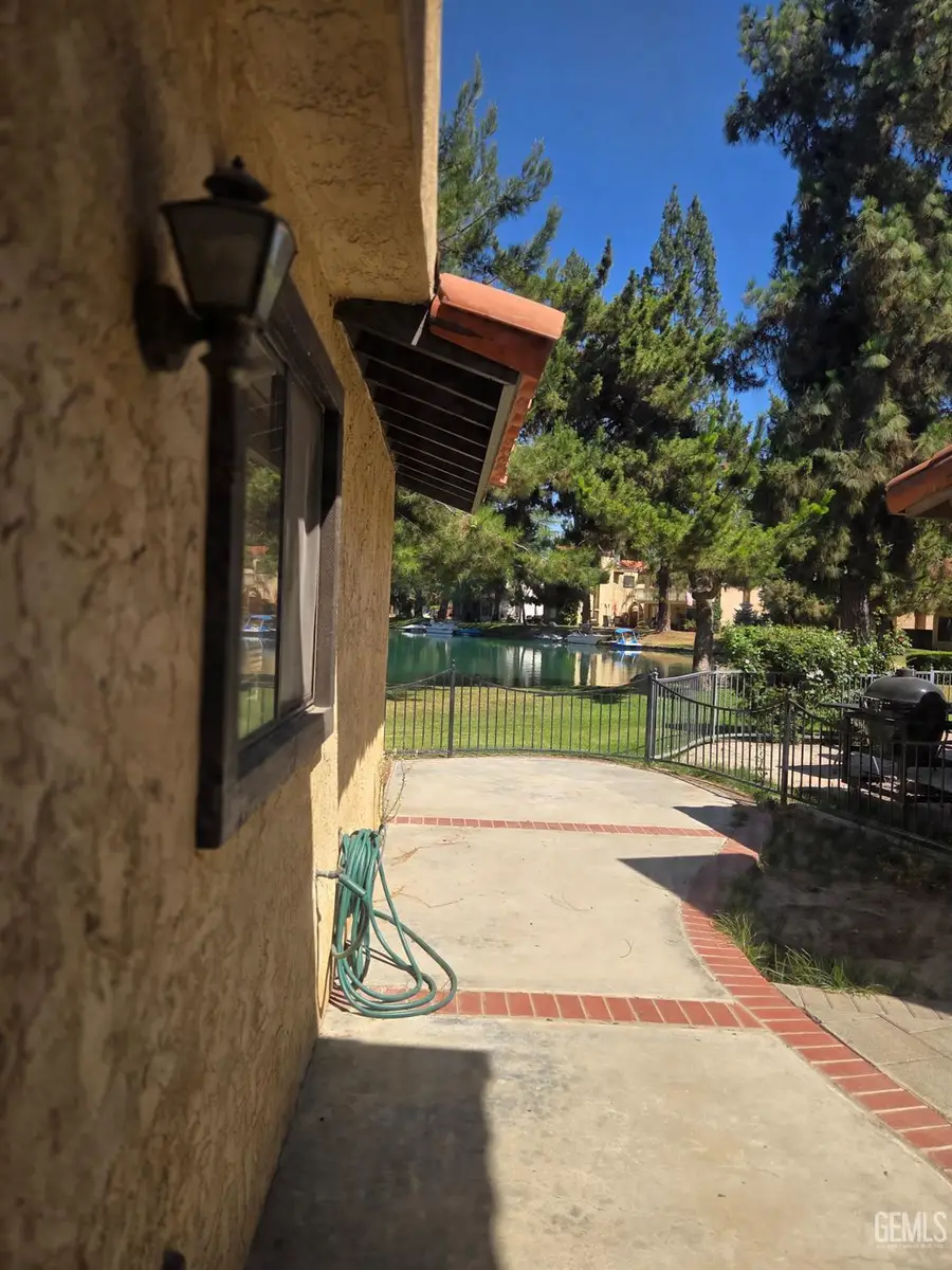 4162 PINEWOOD LAKE DRIVE, Bakersfield, CA 93309 - #3