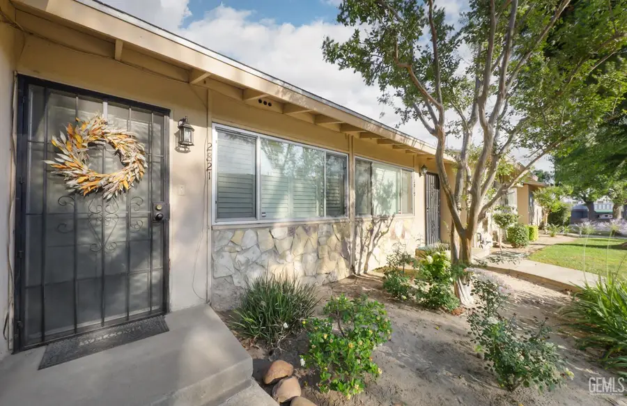 2821 OSWELL STREET, Bakersfield, CA 93306 - #2