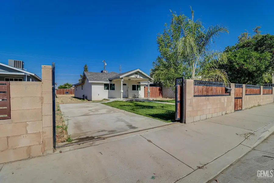 11012 SAN FERNANDO STREET, Lamont, CA 93241 - #2