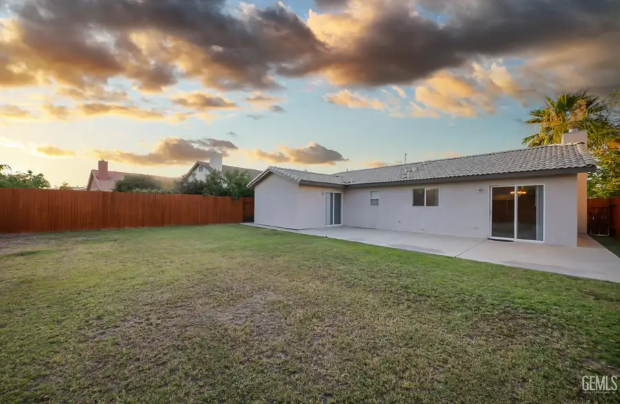 3921 WHITE SANDS DRIVE, Bakersfield, CA 93313 - #2