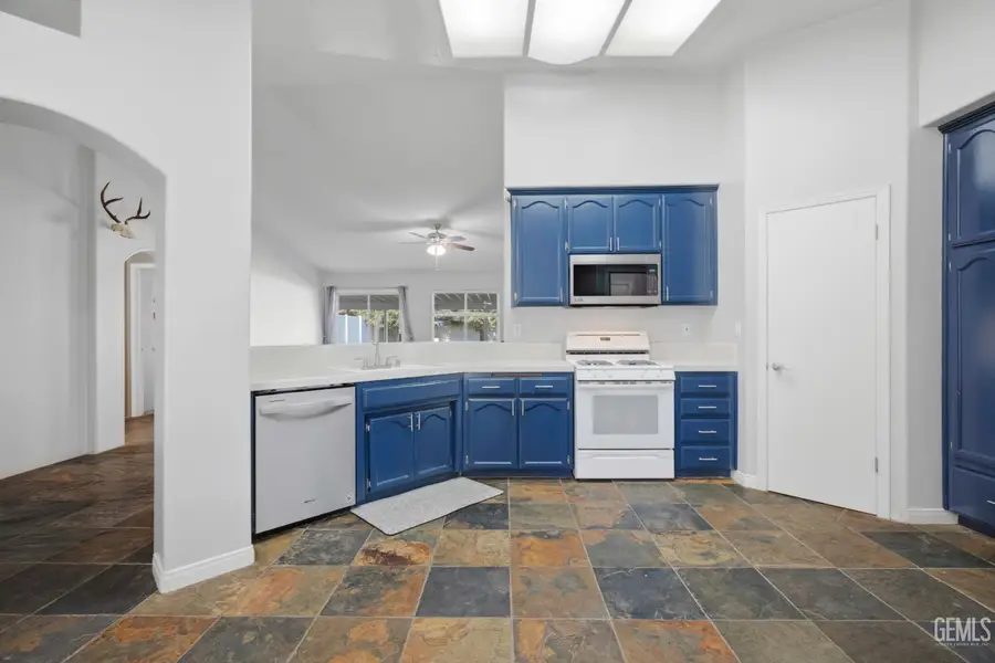 5123 VIA VIRETTA DRIVE, Bakersfield, CA 93308 - #3