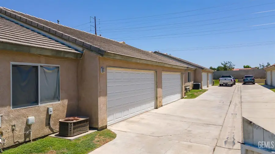 4502 PEBBLE CREEK DRIVE, Bakersfield, CA 93312 - #3