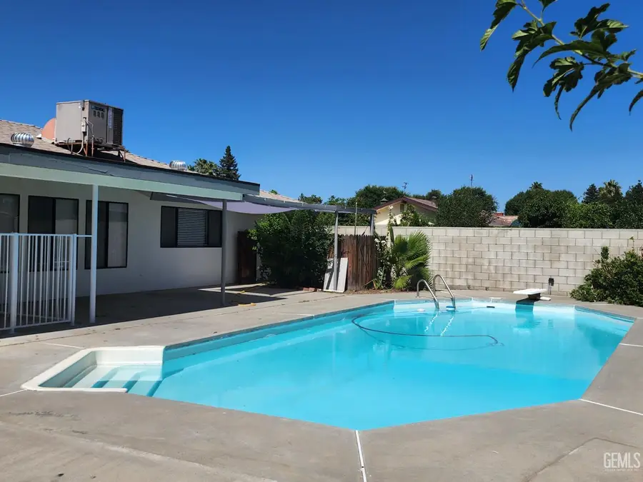 7913 WESTLORNE COURT, Bakersfield, CA 93309 - #2