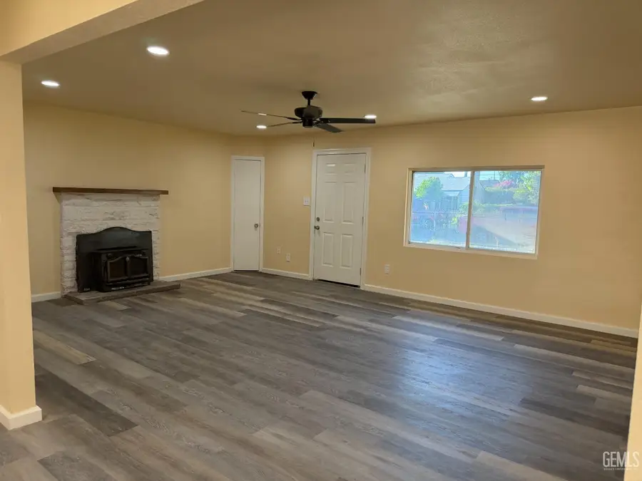 2318 E VASSAR AVENUE, Fresno, CA 93703 - #2