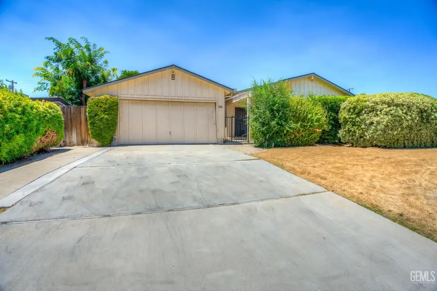 3008 POMONA STREET, Bakersfield, CA 93305 - #2