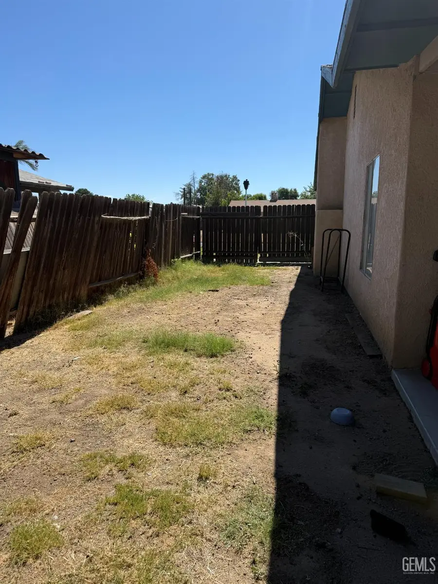 3901 COURTNEY STREET, Bakersfield, CA 93312 - #2