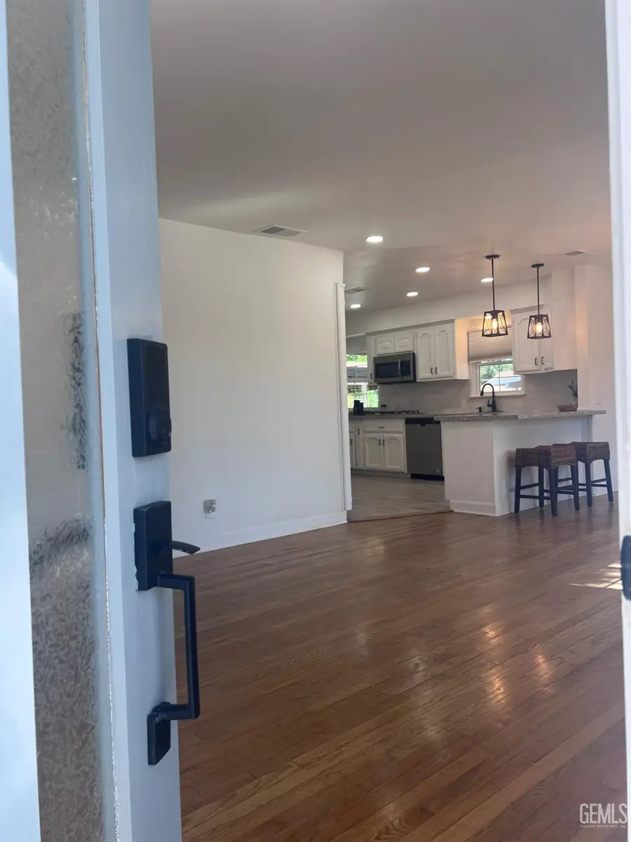 1735 LOS ROBLES DRIVE, Bakersfield, CA 93306 - #2