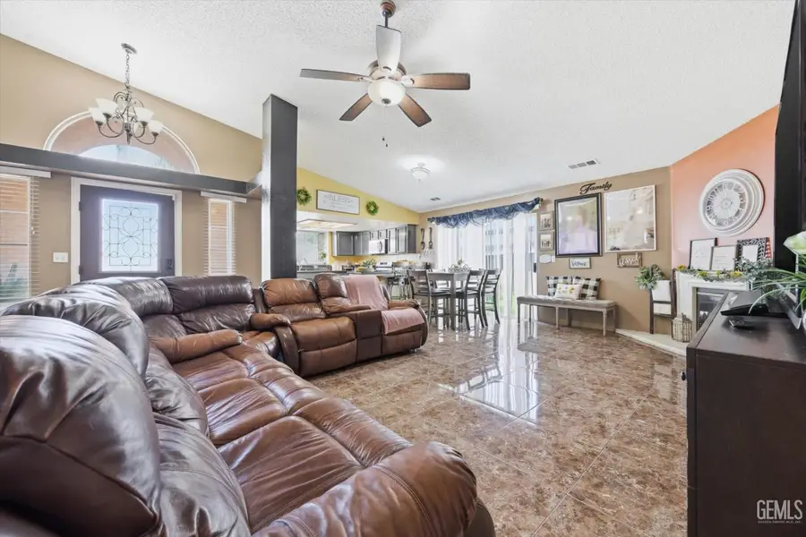 2112 JAMES COURT, Arvin, CA 93203 - #2