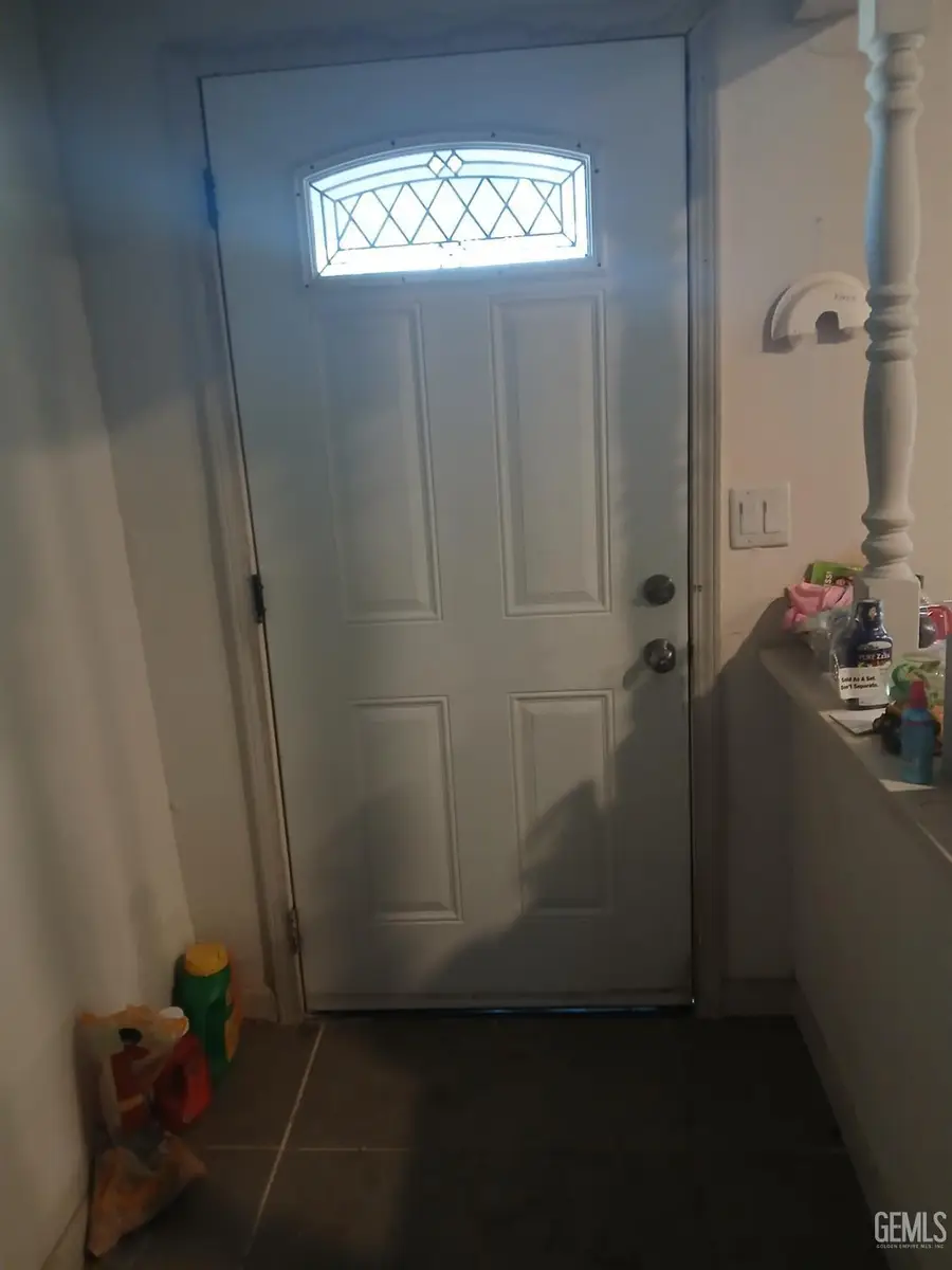 401 VAN BUREN STREET, Taft, CA 93268 - #3