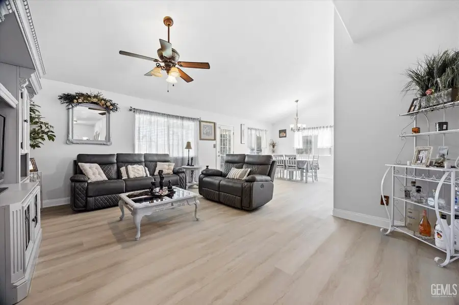 5015 MAR GRANDE DR, Bakersfield, CA 93307 - #3