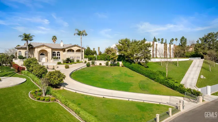 3916 PINEHURST DRIVE, Bakersfield, CA 93306 - #2