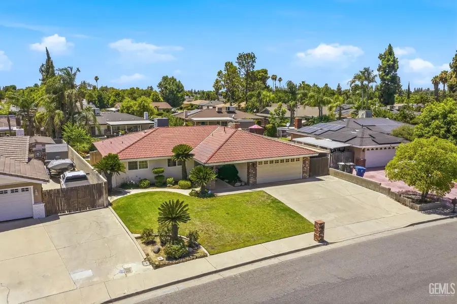 2711 CARLISLE COURT, Bakersfield, CA 93309 - #2