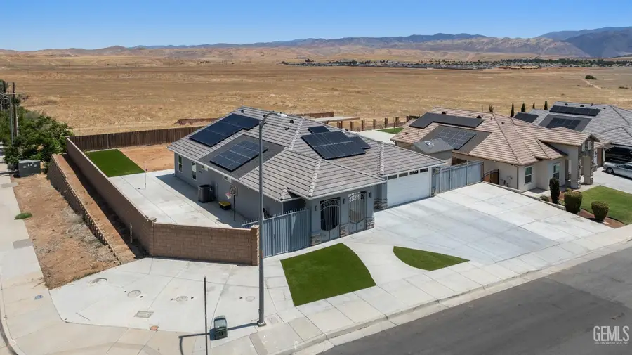8104 MORNINGSTAR AVENUE, Bakersfield, CA 93306 - #3