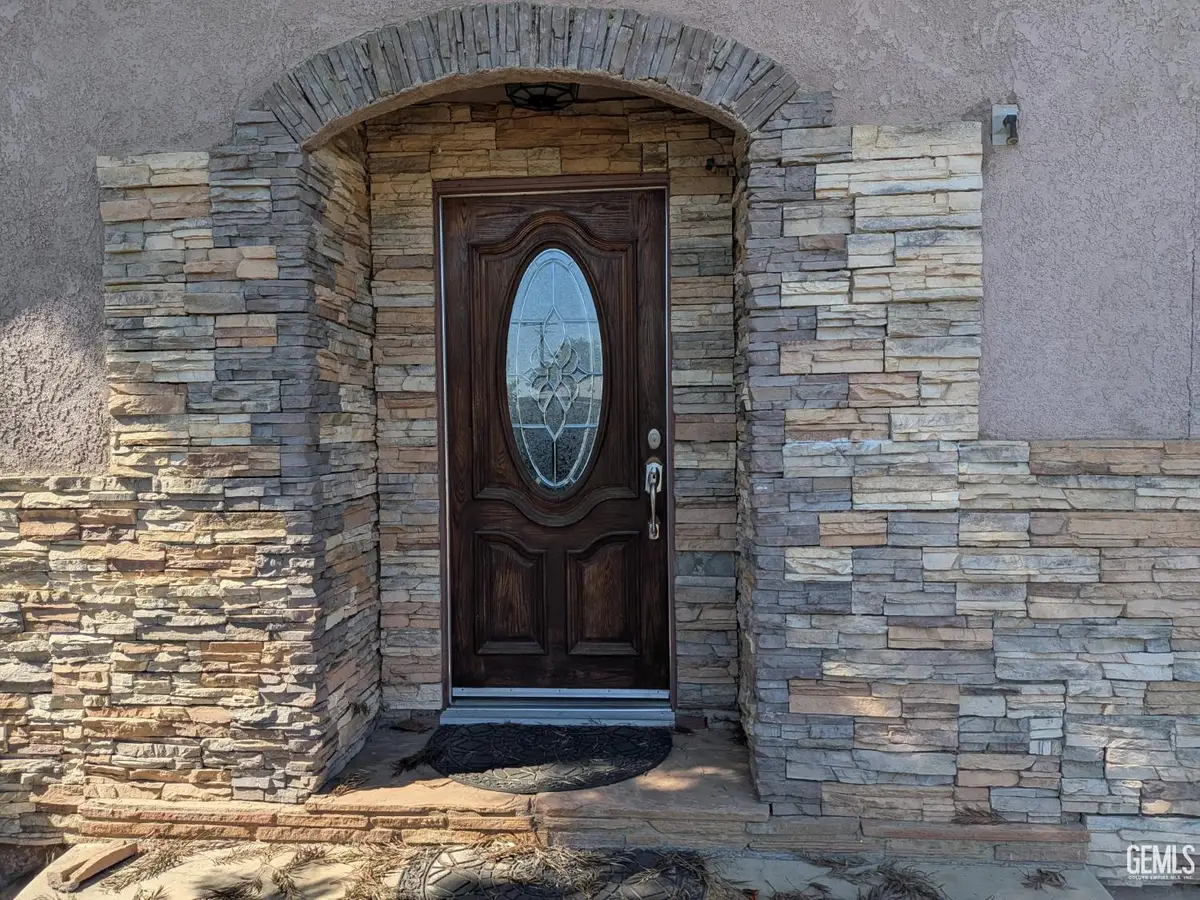 1302 E 19TH, Bakersfield, CA 93305 - #1