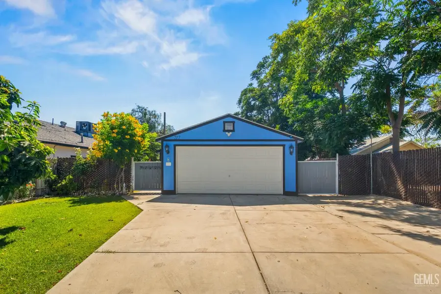 717 IRIS STREET, Bakersfield, CA 93308 - #2