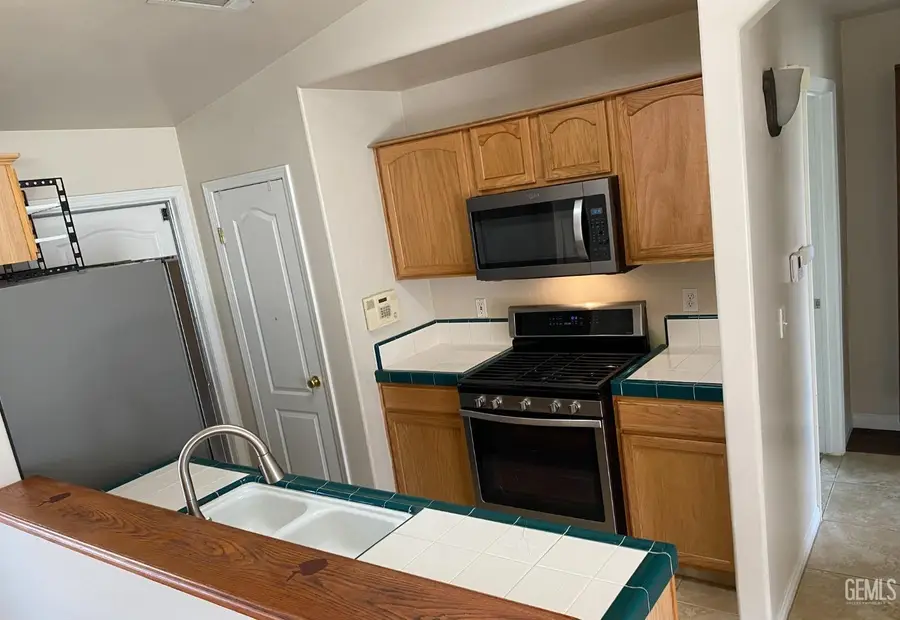 305 TANNER MICHAEL DRIVE, Bakersfield, CA 93308 - #2
