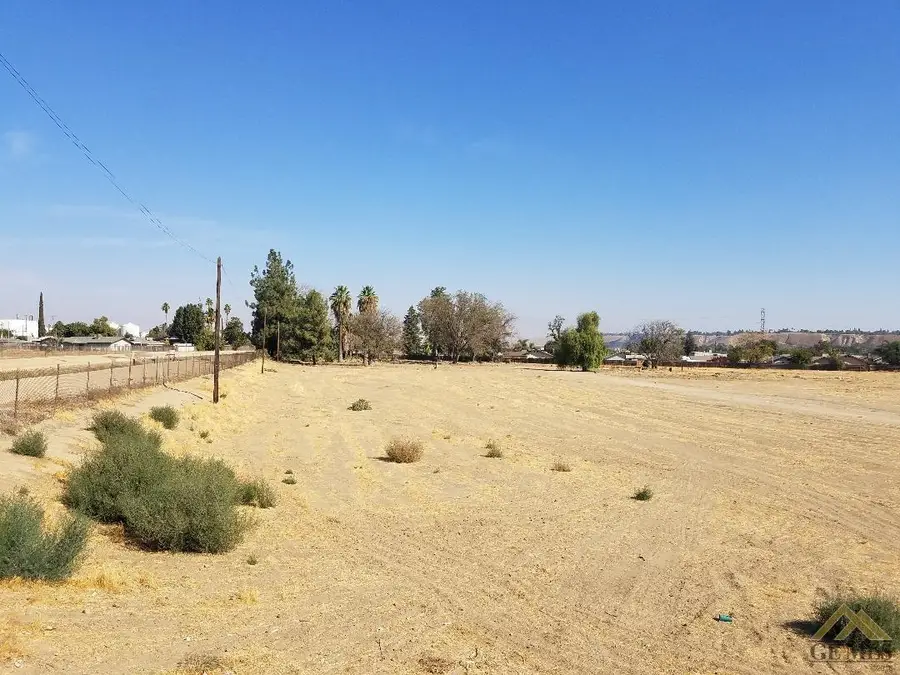 828 IRIS STREET, Bakersfield, CA 93308 - #3