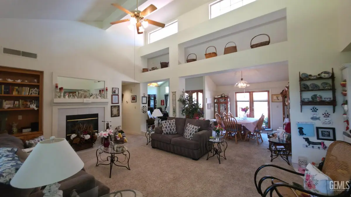 6109 SPRING VALLEY DRIVE, Bakersfield, CA 93308 - #1