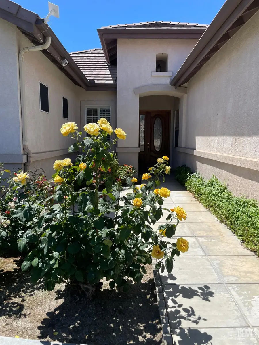10011 ROSEBUD AVENUE, Bakersfield, CA 93331 - #2