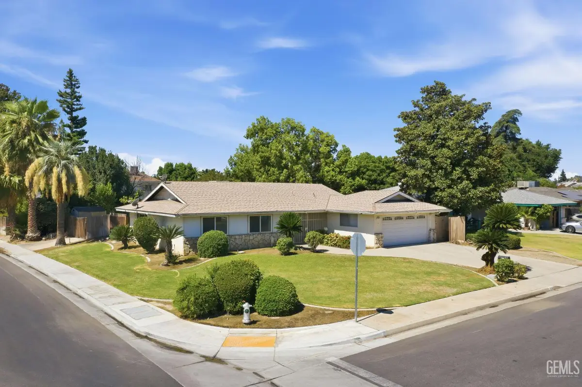 924 MONTCLAIR STREET, Bakersfield, CA 93309 - #1