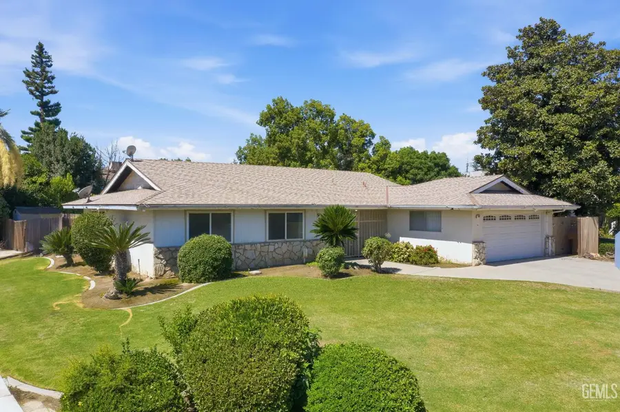 924 MONTCLAIR STREET, Bakersfield, CA 93309 - #2