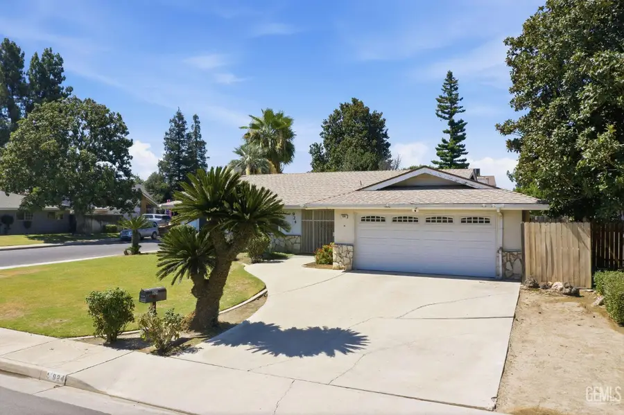 924 MONTCLAIR STREET, Bakersfield, CA 93309 - #3