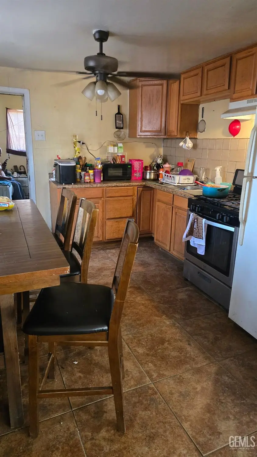 10213 HABECKER ROAD, Lamont, CA 93241 - #3