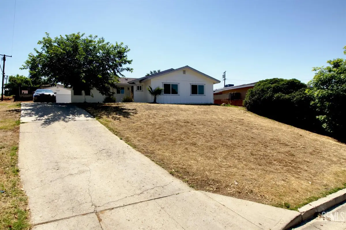 2425 CASTLE DRIVE, Bakersfield, CA 93306 - #1