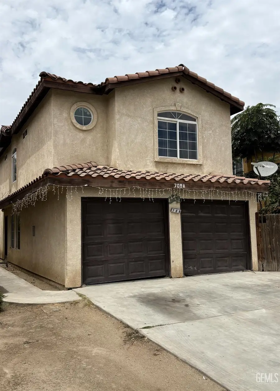 709 L STREET, Bakersfield, CA 93304 - #2