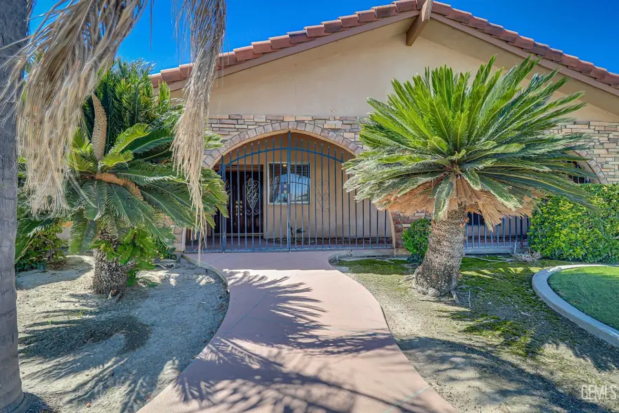2101 S JULIAN AVENUE, Bakersfield, CA 93304 - #2