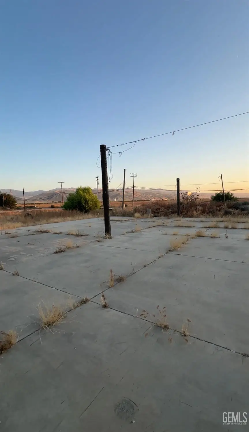 1901 W METTLER FRONTAGE ROAD, Bakersfield, CA 93313 - #1