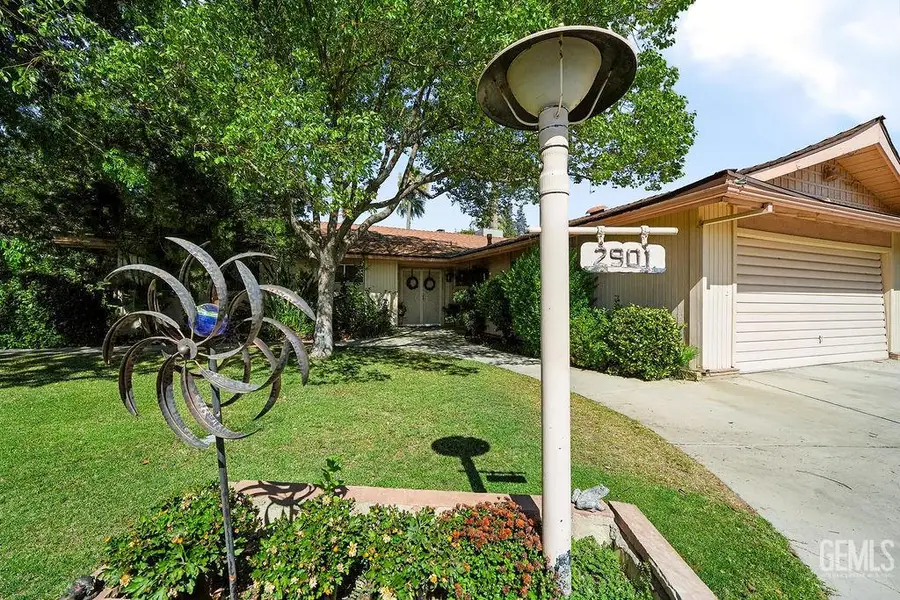 2901 SUMMIT CIRCLE, Bakersfield, CA 93306 - #2