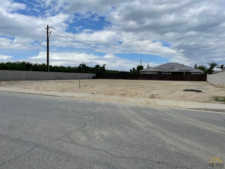 868 PINE CONE STREET, Shafter, CA 93263 - #2