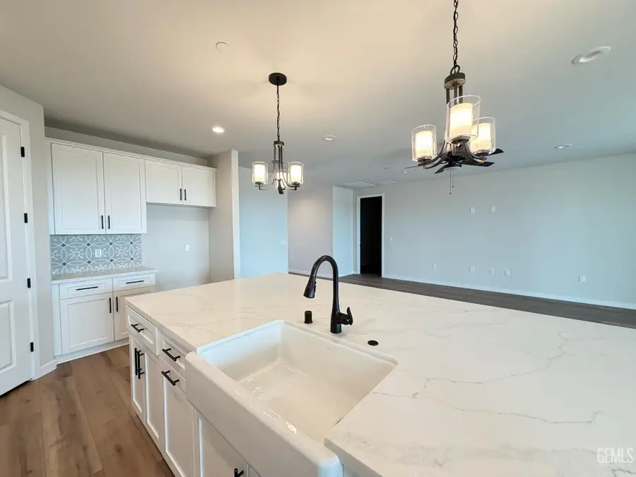 11035 ALCAZAR AVENUE, Bakersfield, CA 93311 - #3