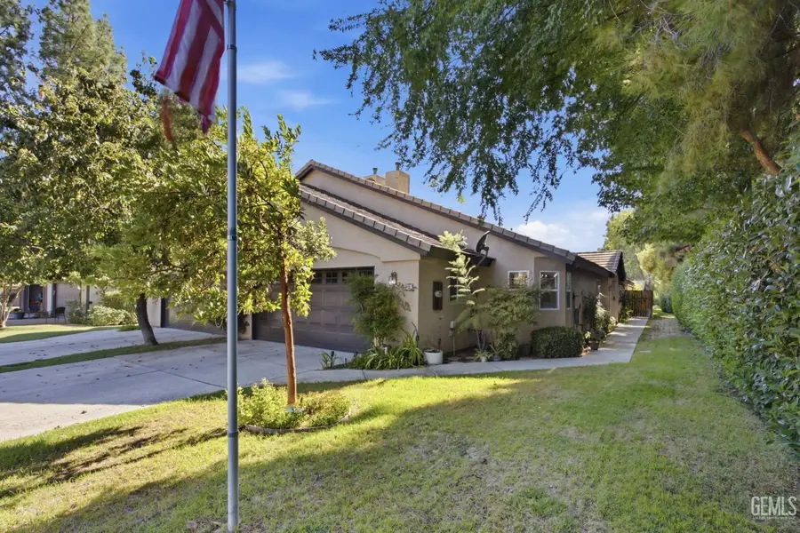 2323 EASTHILLS DRIVE #30, Bakersfield, CA 93306 - #2