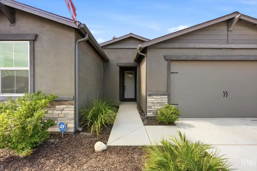 7903 ROCK PORT AVENUE, Bakersfield, CA 93313 - #2