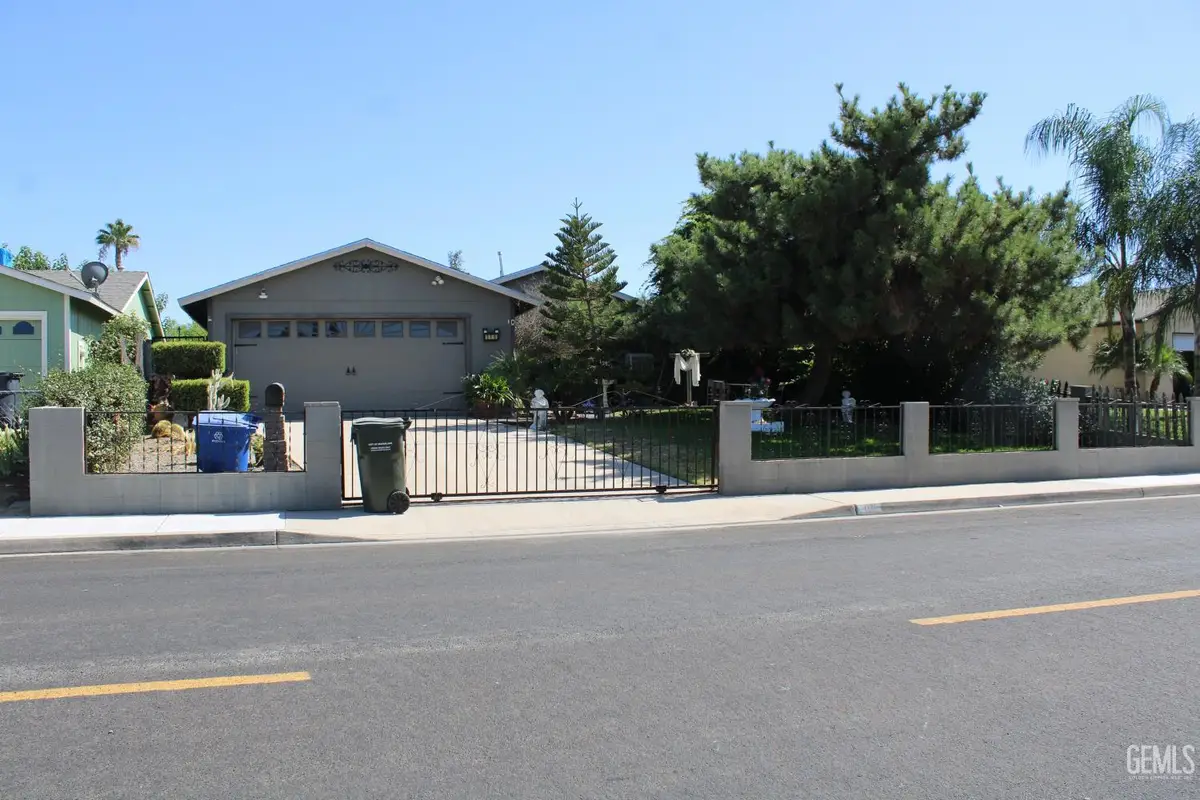 115 GLENWOOD AVENUE, McFarland, CA 93250 - #1