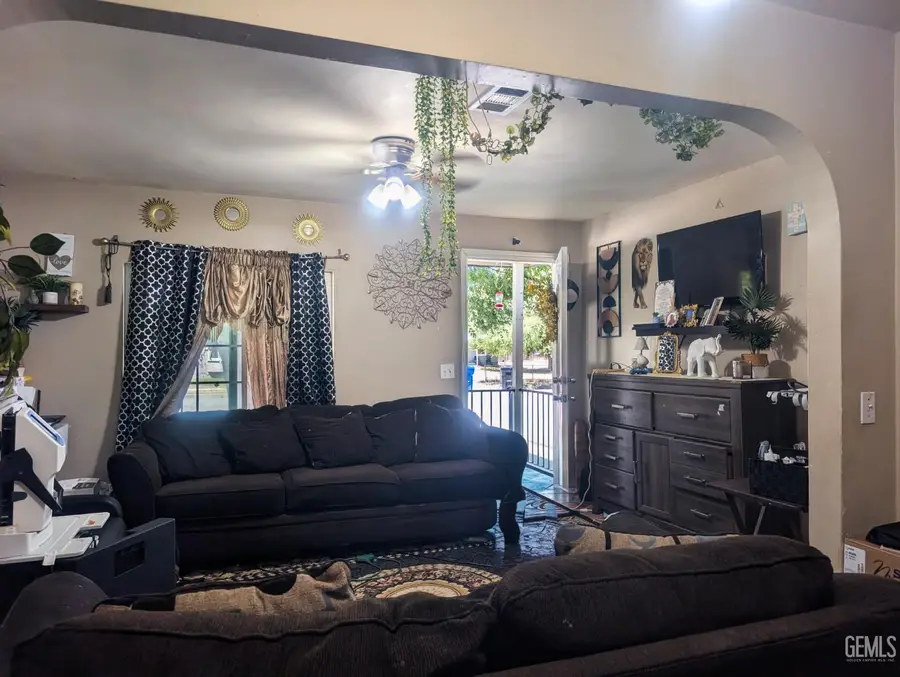 243 E ORANGE AVENUE, Shafter, CA 93263 - #2