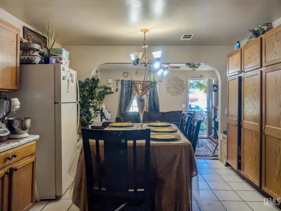 243 E ORANGE AVENUE, Shafter, CA 93263 - #3