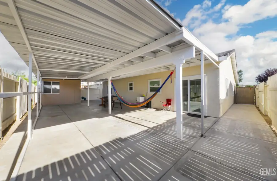 411 DARLING POINT DRIVE, Bakersfield, CA 93307 - #3