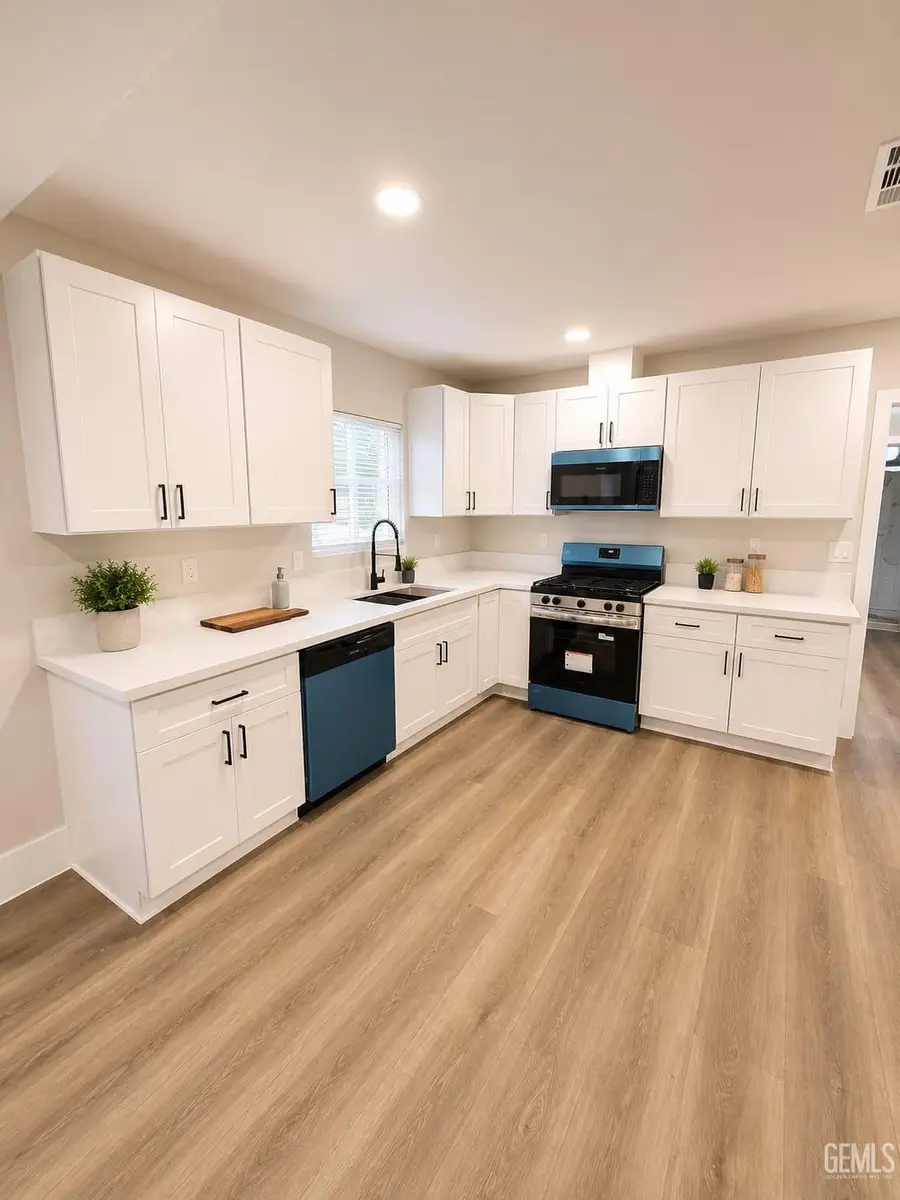 605 G STREET, Bakersfield, CA 93304 - #3