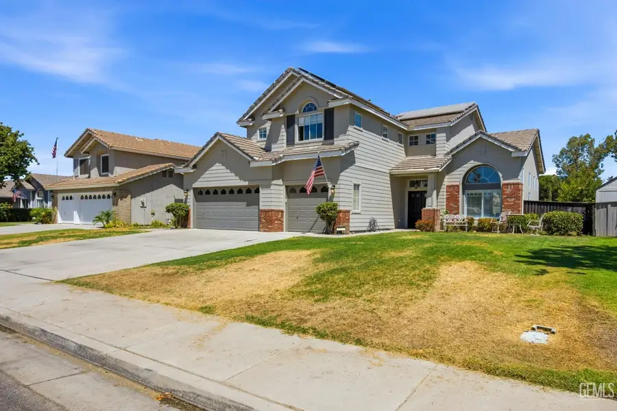 9922 BALVANERA AVENUE, Bakersfield, CA 93312 - #2